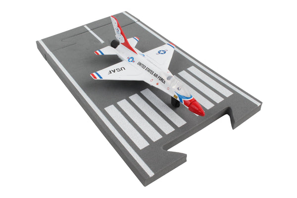 RW135 RUNWAY24 F-16 THUNDERBIRD