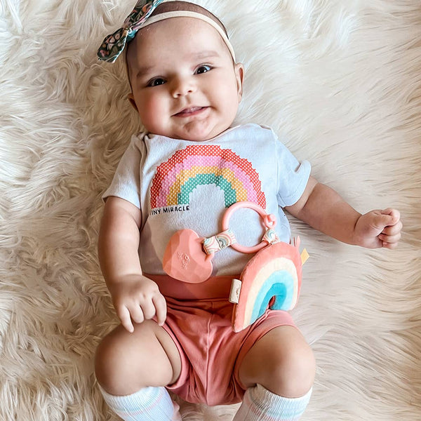 Itzy Pal™ Plush + Teether: Rainbow lol